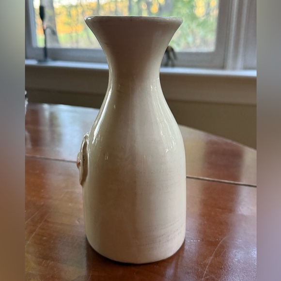 Vietri Hand-painted Cream Vase with Bird Motif - Picture 4 of 7